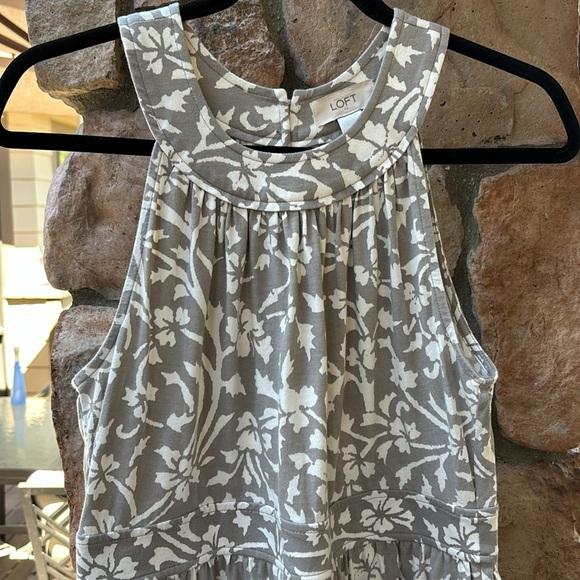LOFT ANN TAYLOR Size MEDIUM Gray Ivory Floral Sleeveless High Neck Sundress - Picture 4 of 11